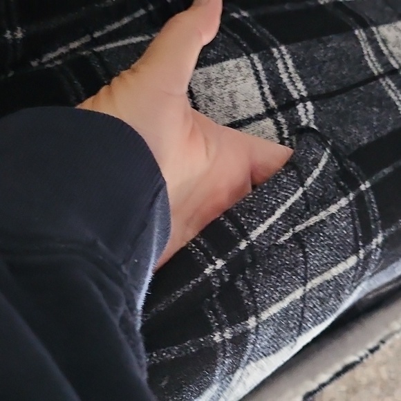 Steve Madden Black and Cream Plaid Women's Coat with Cream Faux Fur Collar NWOT - Picture 6 of 14